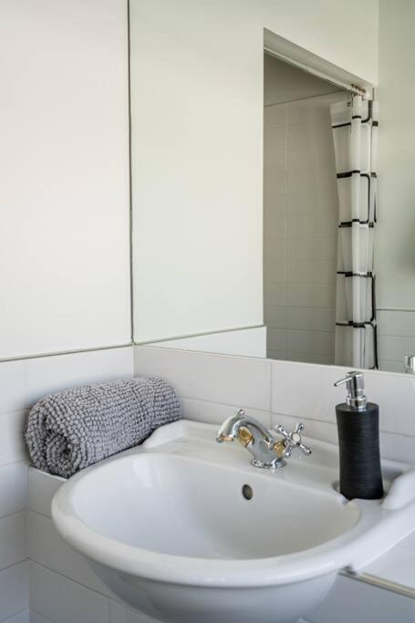 Spacious Penthouse With Spectacular Harbour Views! Auckland Eksteriør billede