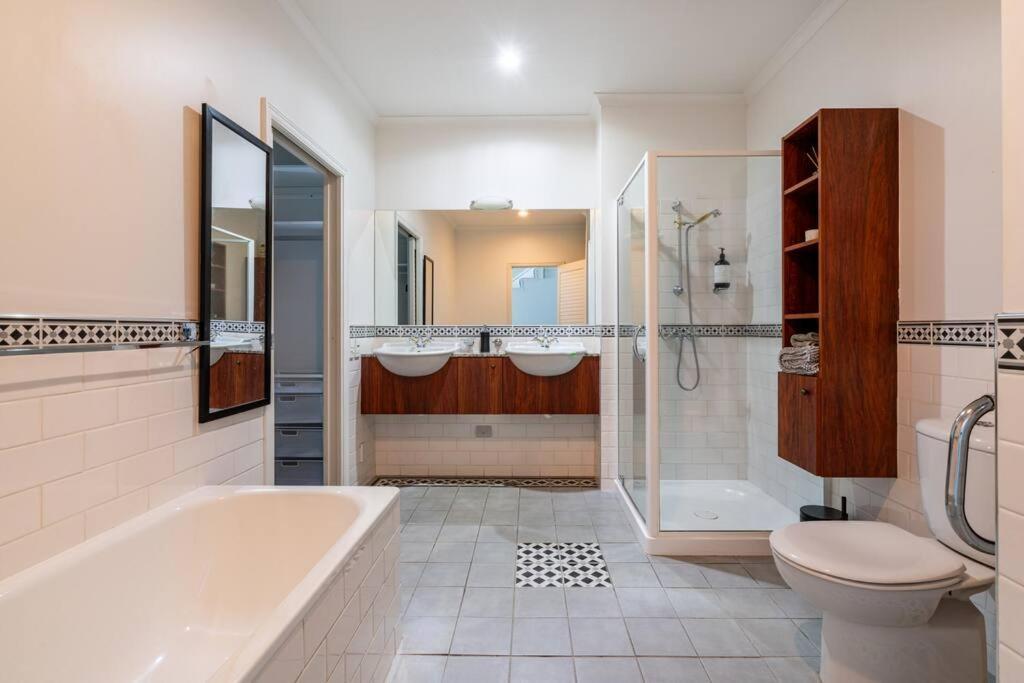 Spacious Penthouse With Spectacular Harbour Views! Auckland Eksteriør billede